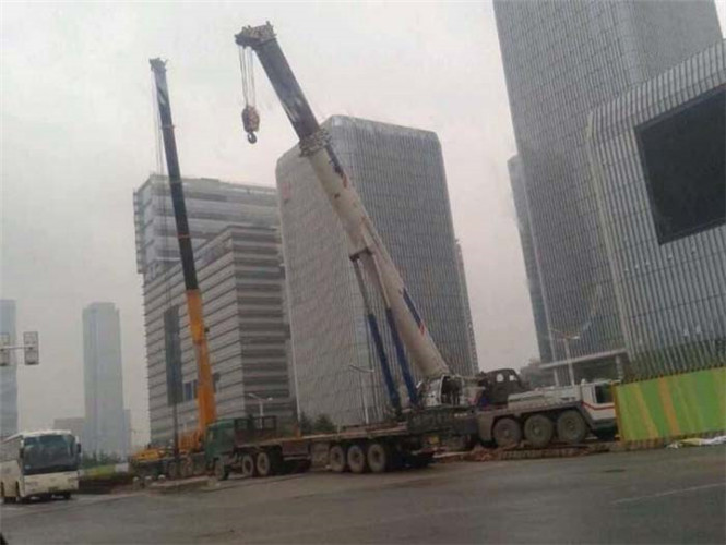 黄骅市25吨吊车能吊多重设备？