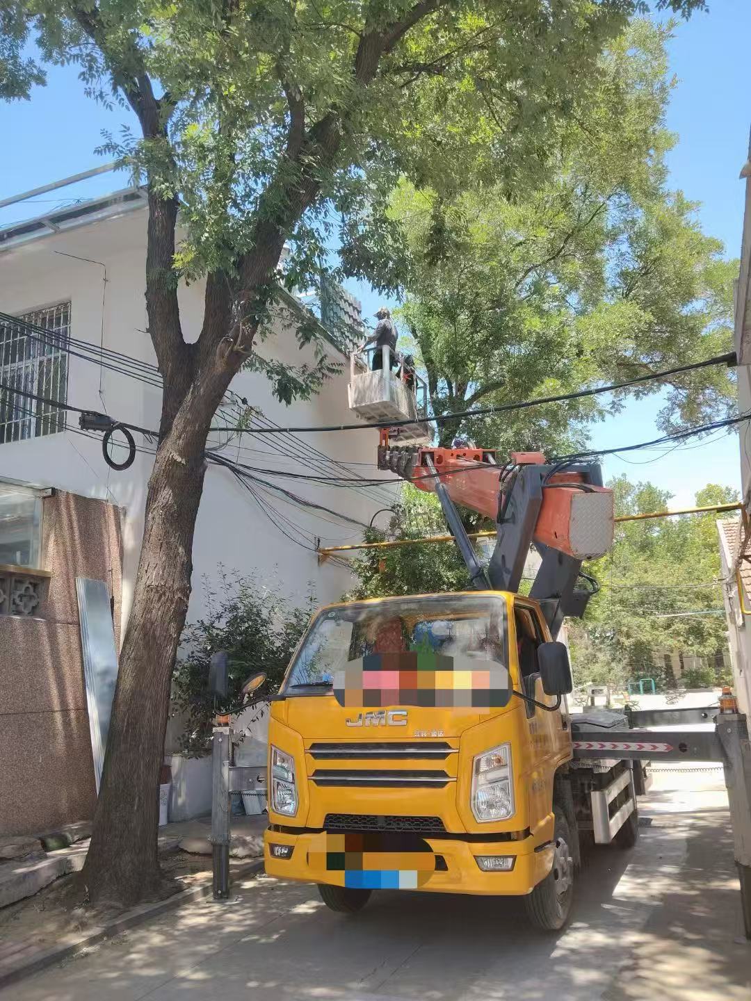 黄骅市高空作业车能吊装重物吗？最大承载多少公斤？